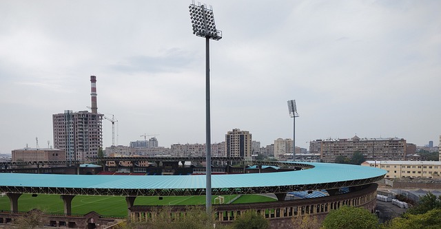 裤袜：德布劳内很有天赋也不喜欢输球；我们今年很想念克罗斯.